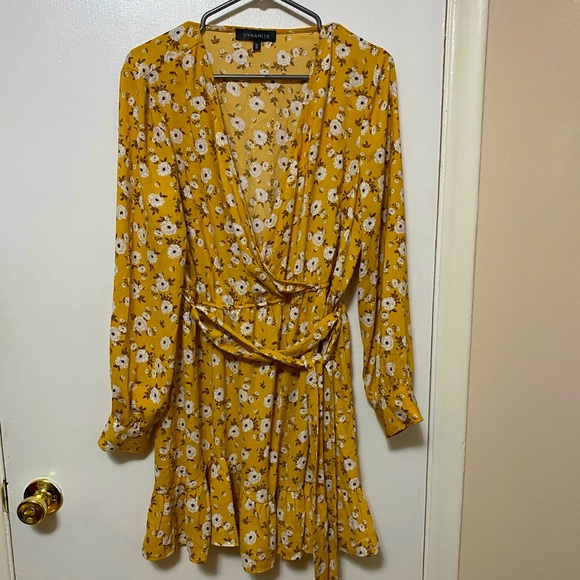 Dynamite Floral Dress - Picture 2 of 7